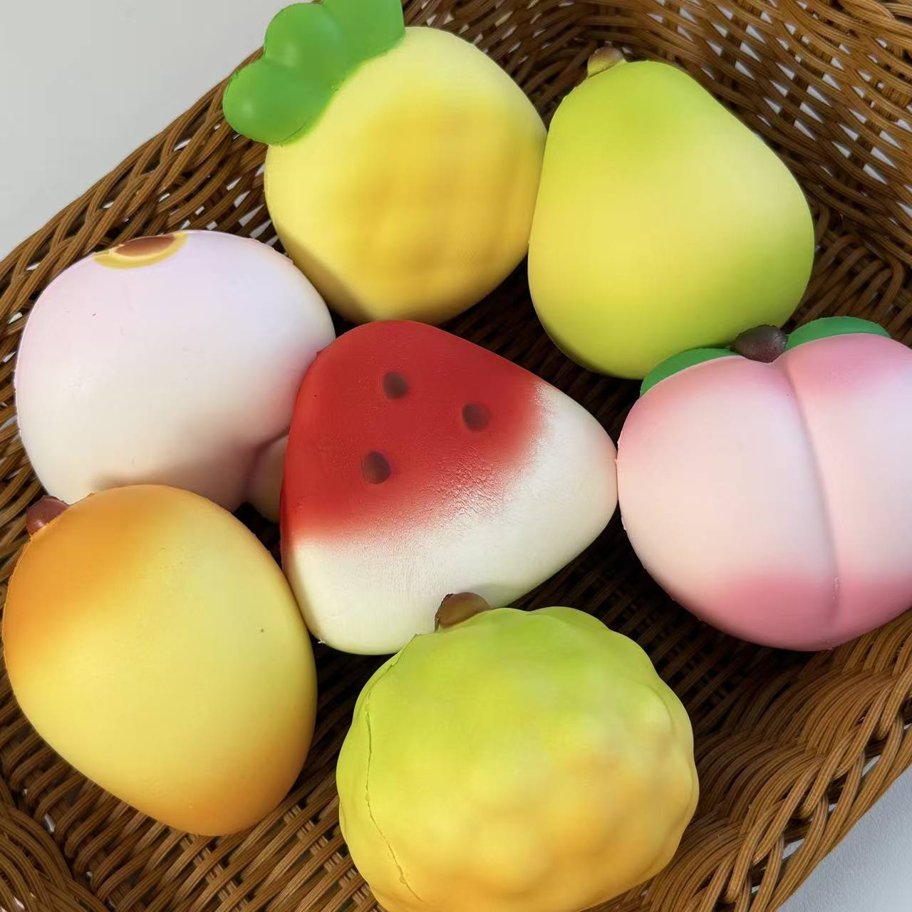 Fruits-like slow rising squishy