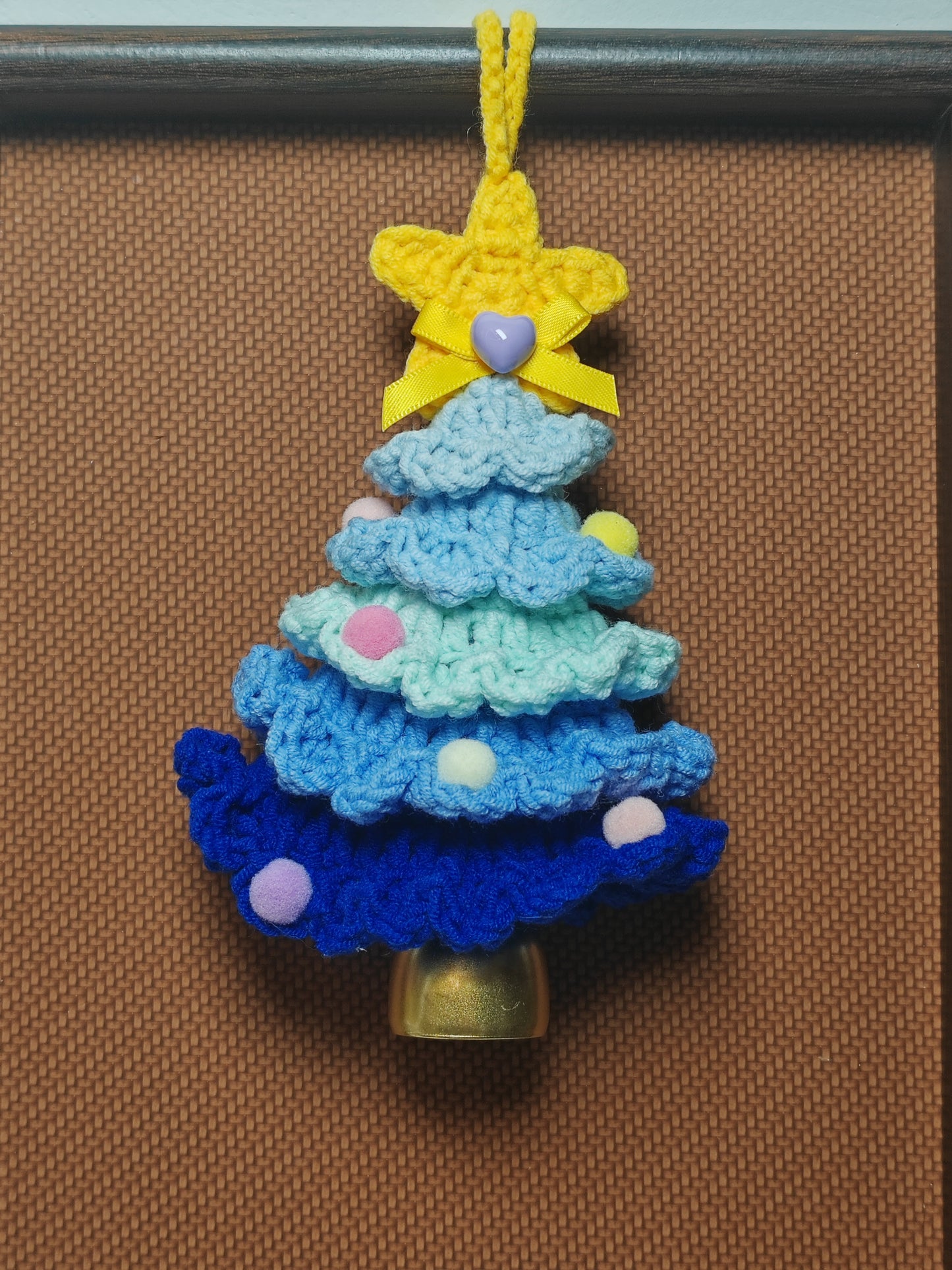 B06 Christmas tree bell ornament