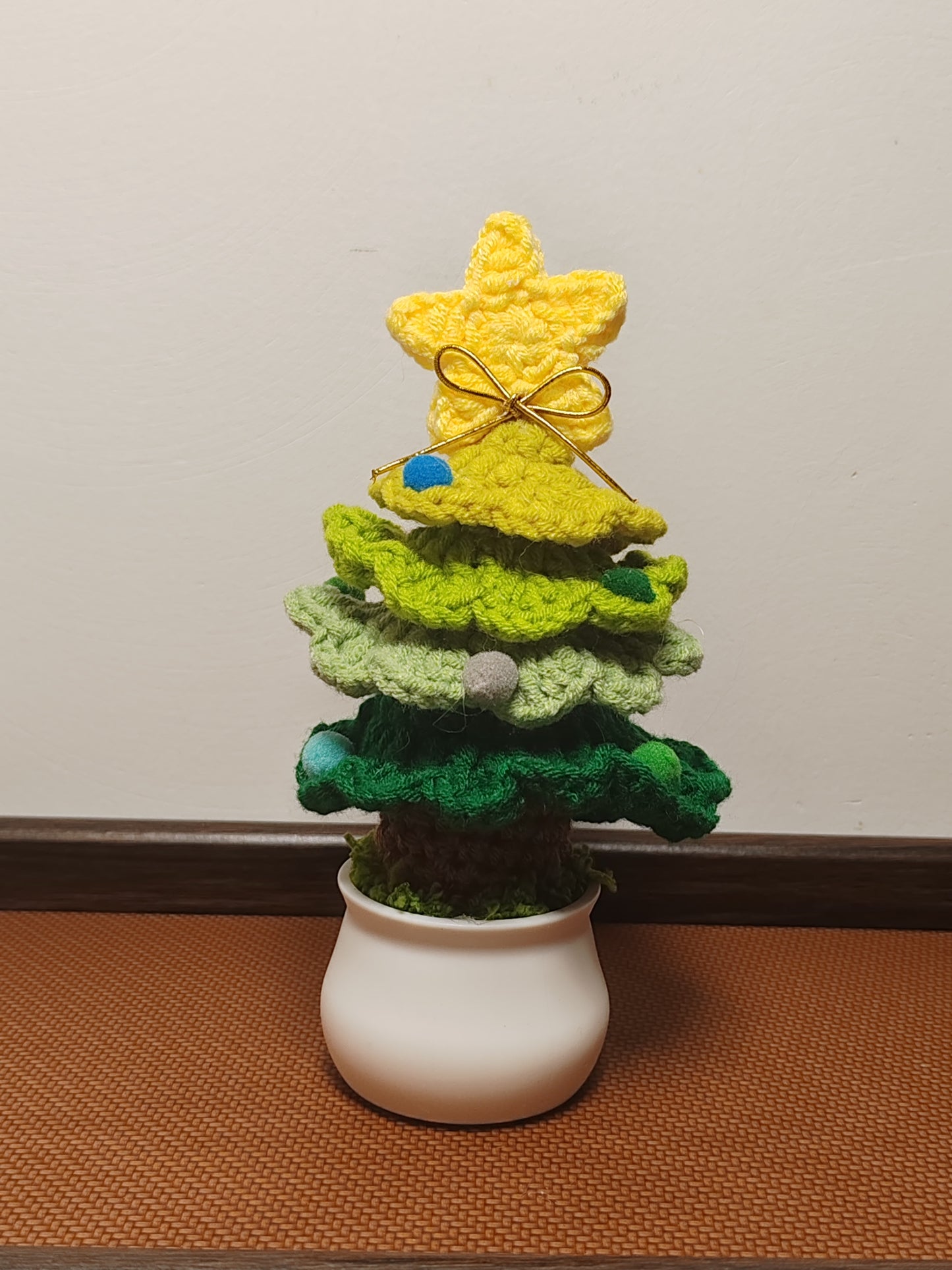 B09 Christmas tree potted plant