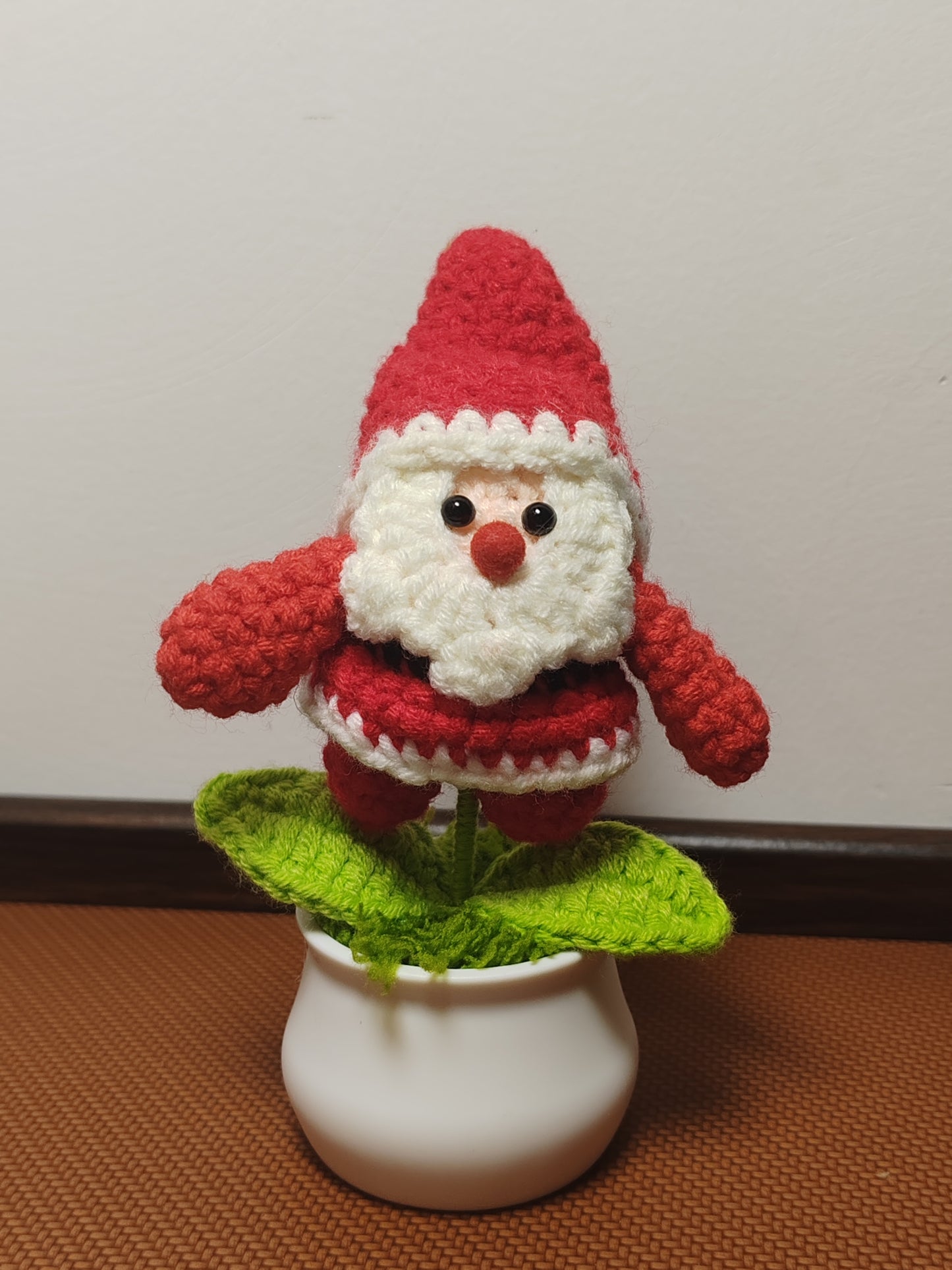 B08 Santa Claus Potted Plant